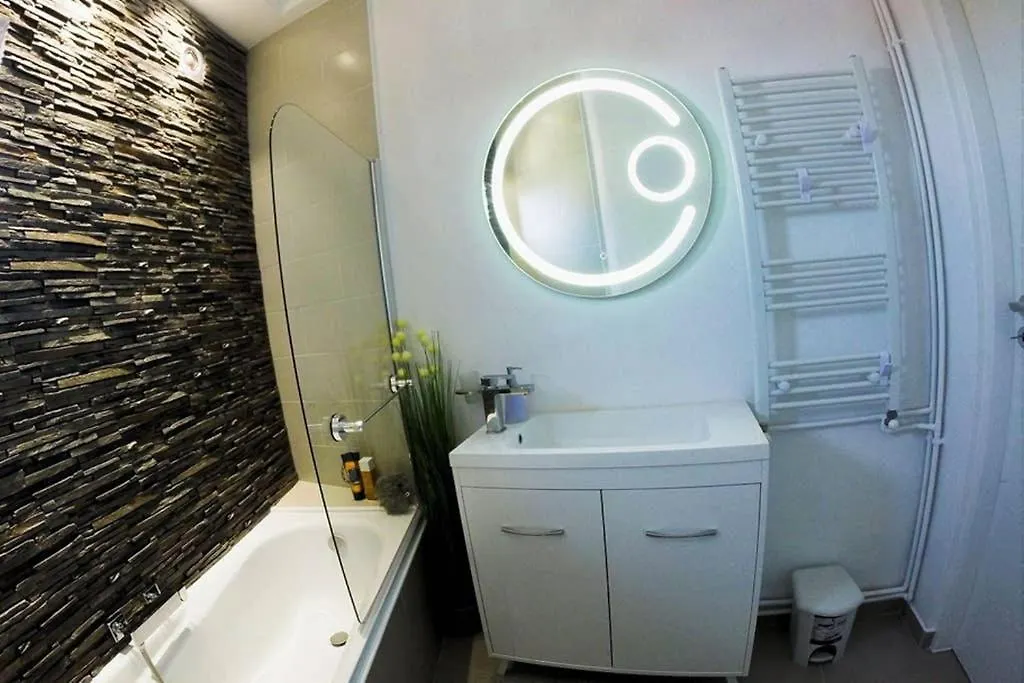 Sunny Central Suite Bucharest Apartment